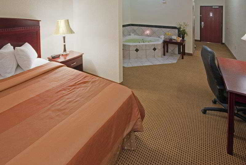 Best Western Palace Inn & Suites Big Spring Room photo